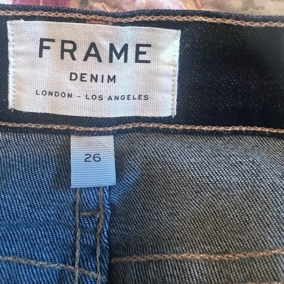 Frame Denim Le High Skinny Outseam Slit
in Dark Denim size 26 - Picture 12 of 13